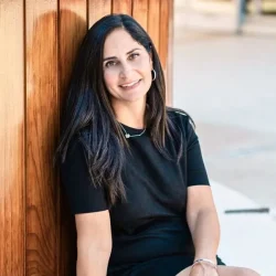 Pardis-Mahdavi-phoenix-arizona-therapist-coach